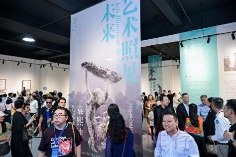 以文化共振 以情谊相承——巴赫参观体育文化“双展”